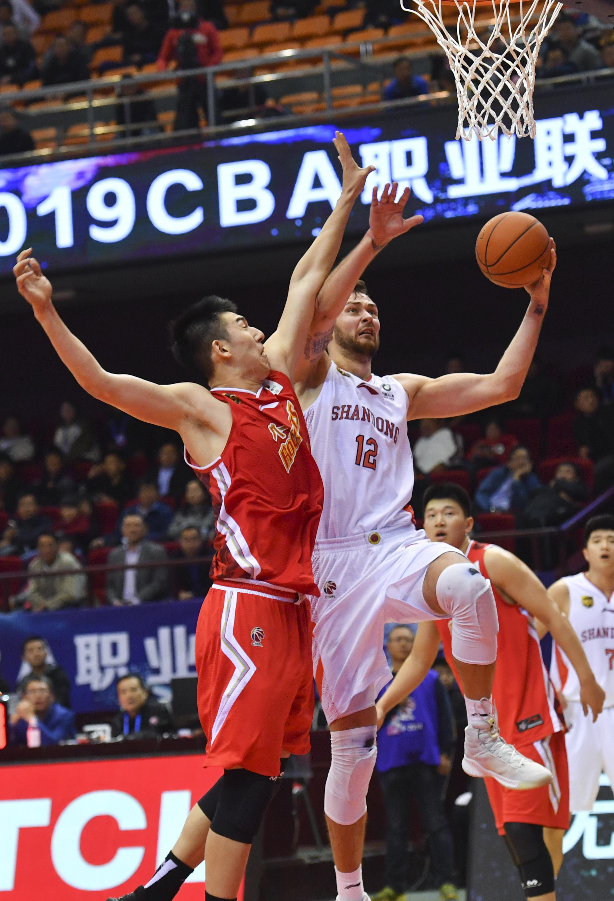 安托万·塞梅尼奥和她迷人的超模妻子;登贝莱豪言要蝉联欧冠;希腊国脚渴望加盟巴塞罗那或利物浦;